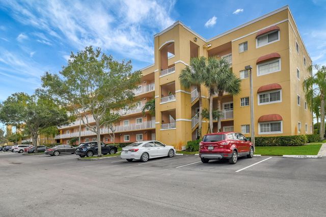 $229,900 | 4723 Lucerne Lakes Boulevard East, Unit 642 | Lucerne Lakes