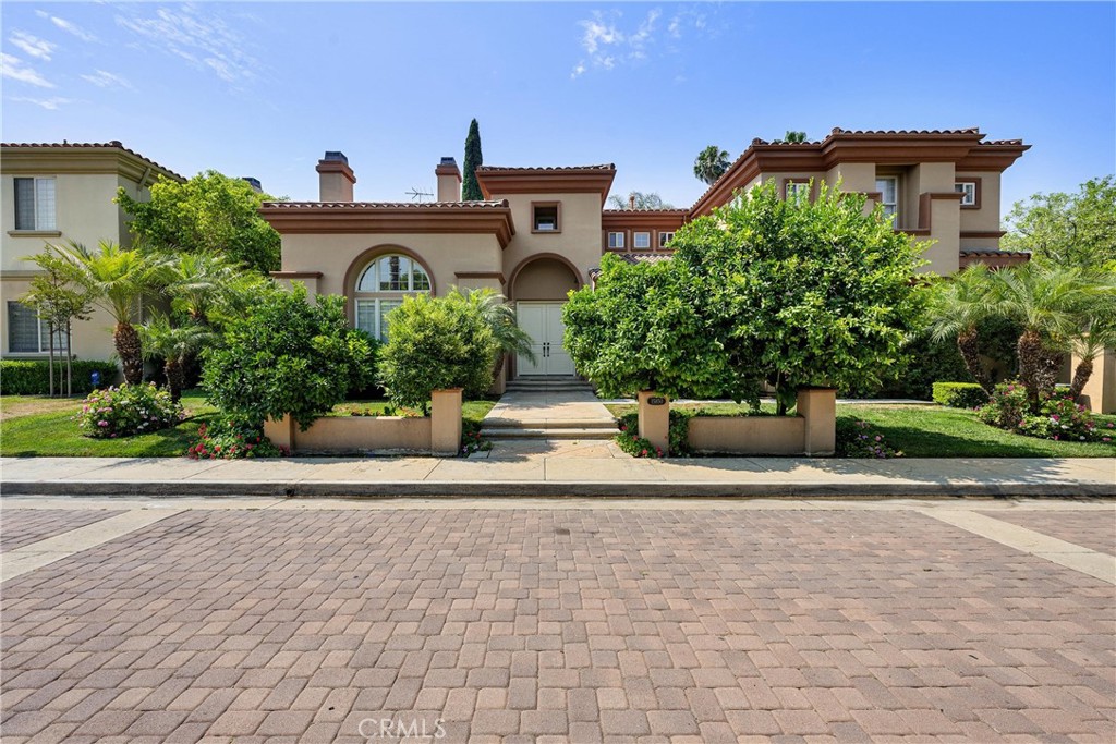 a view of a house with a yard and plants