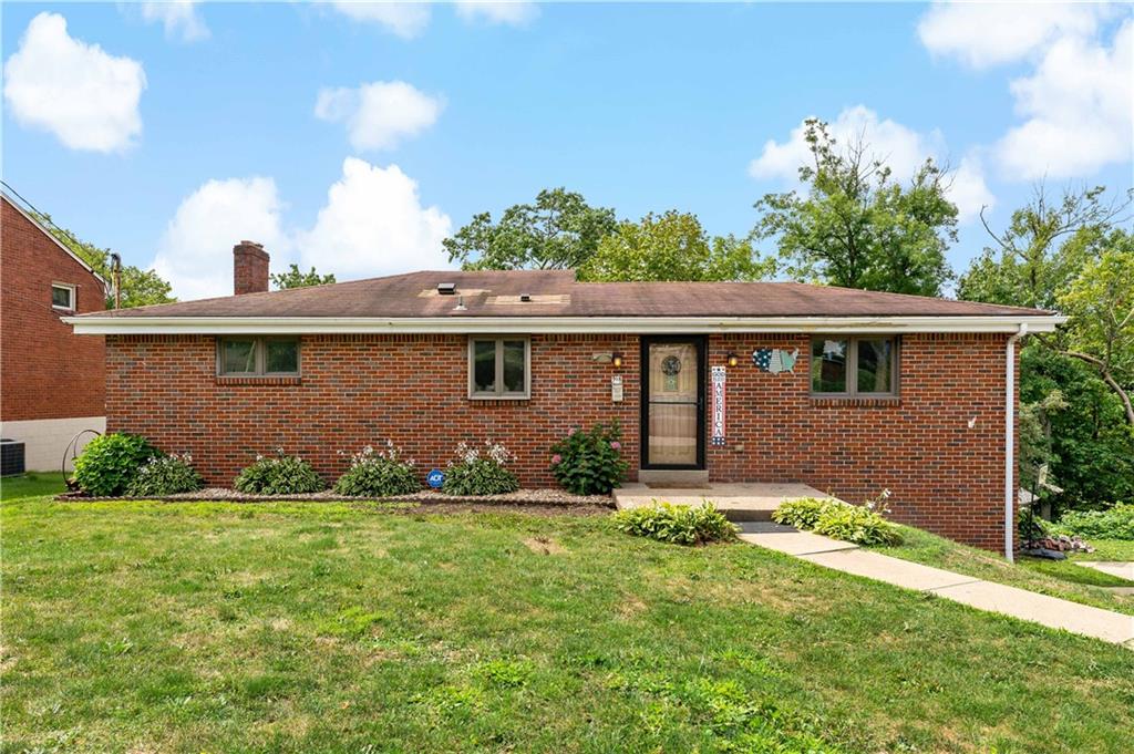 a view of front of house with a yard