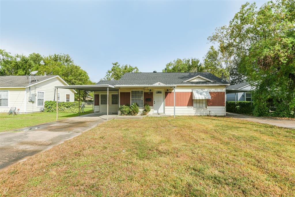 Welcome to 1619 Blake Avenue. Roof is 2 months old. Double Covered  Driveways.