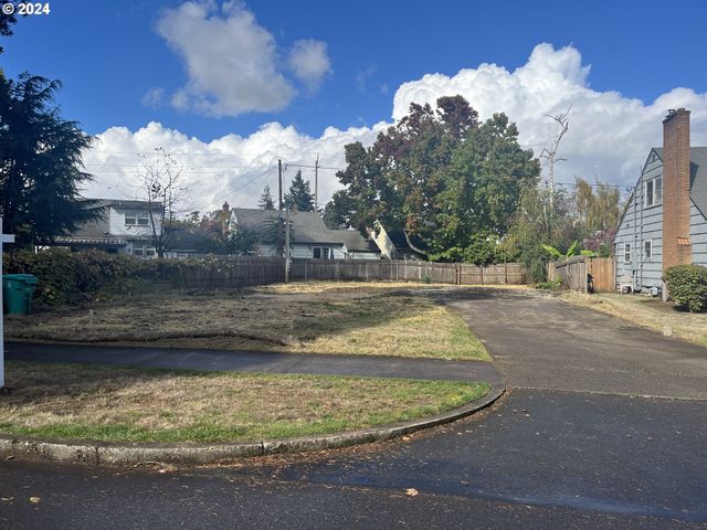 $425,000 | 4731 North Willamette Boulevard | University Park