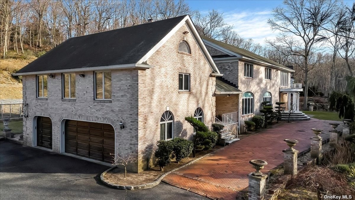 a front view of house with yard