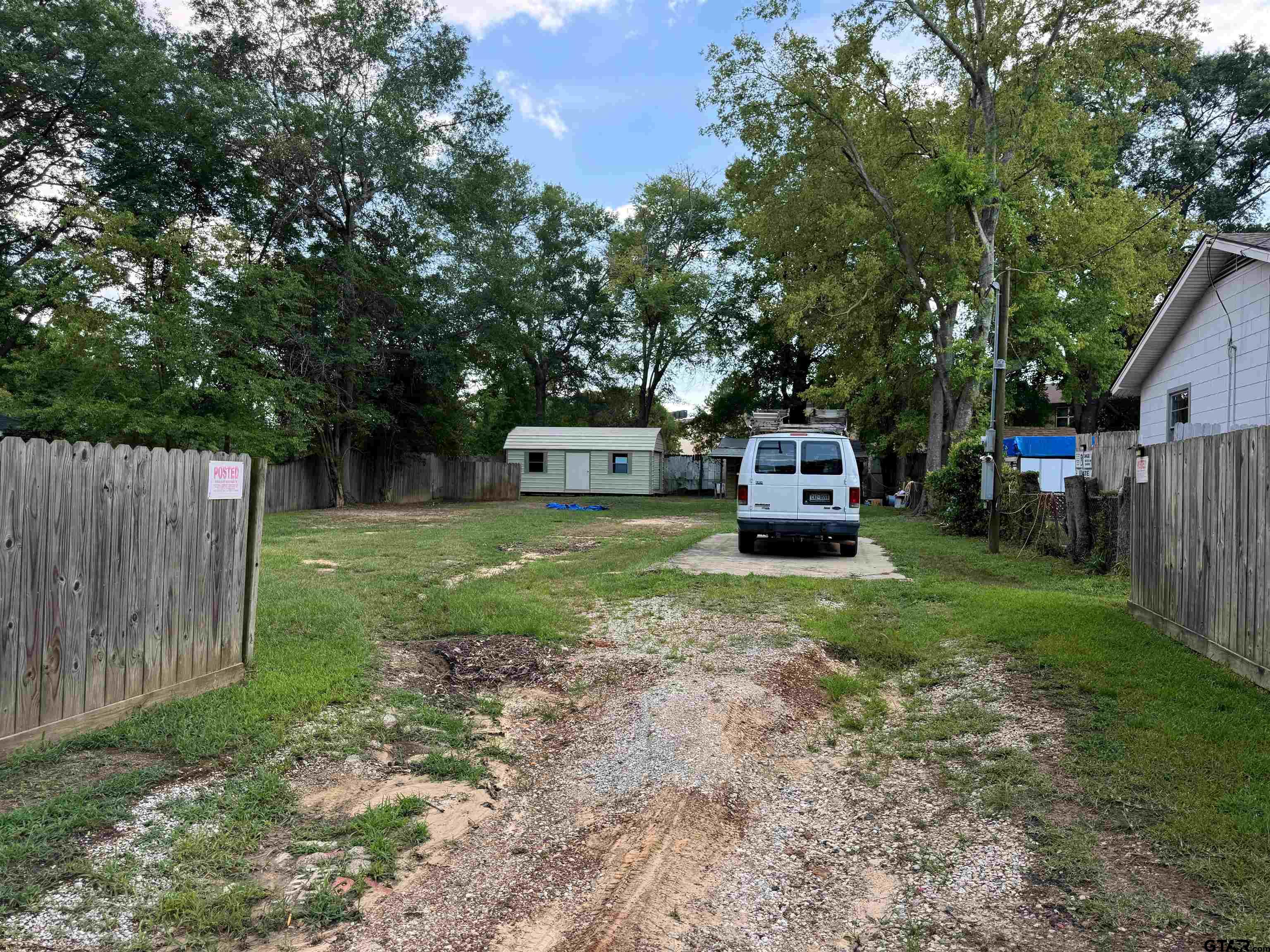 a view of a house with backyard and a garden