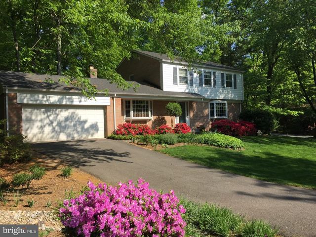 $900,000 | 2429 Bramblebush Court | Reston