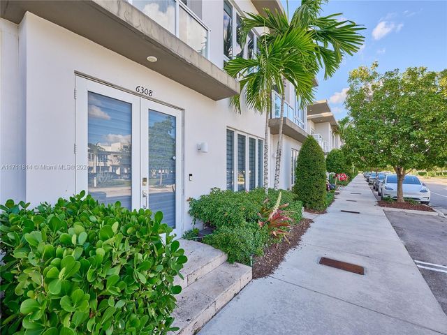 $920,000 | 6308 North W 104th Path, Unit 6308 | Doral