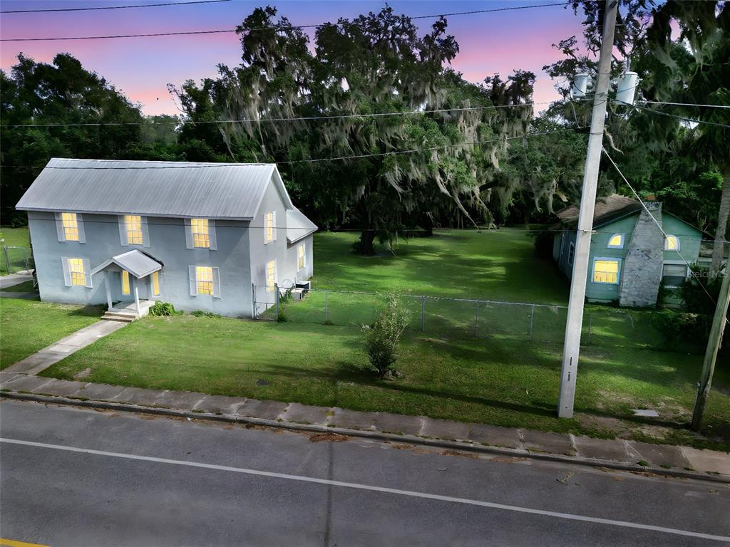 a view of a house with a yard