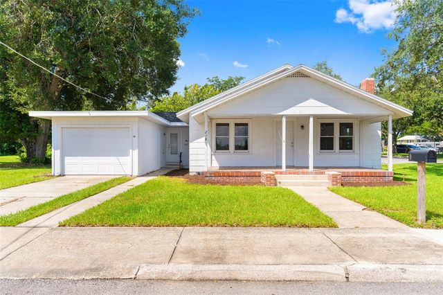 $249,800 | 218 Palmetto Street | Downtown Auburndale