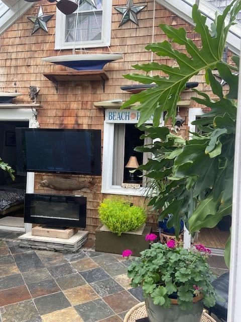 a view of entryway with flower pots