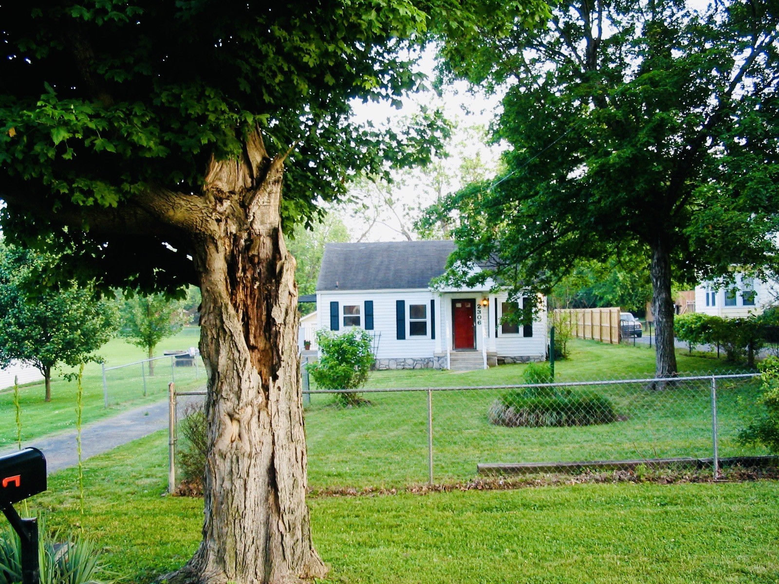 Cool East Nashville 1940's Bungalow on half acre with separate 350+ sq ft additional building. convenient to everything yet private and quiet in great neighborhood.