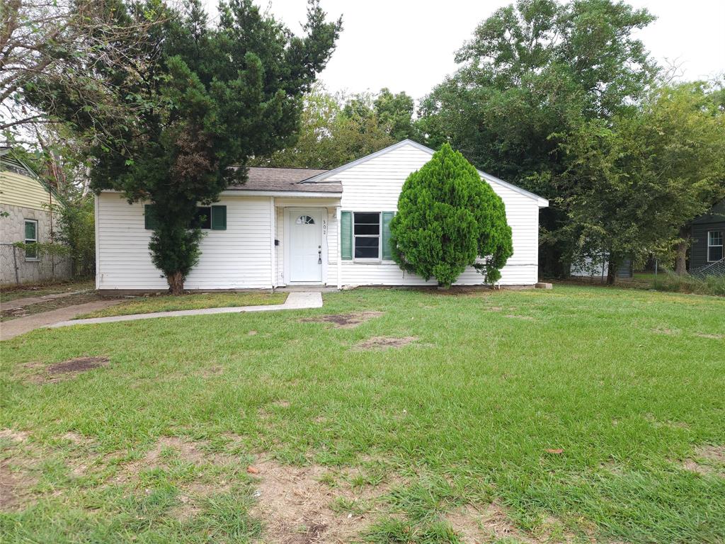 a view of a house with yard and a tree