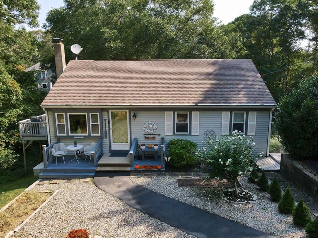 $625,000 | 35 Mohican Avenue | Mashpee