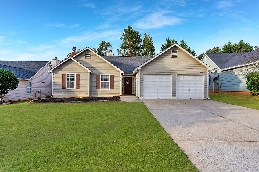 a view of a house with a yard