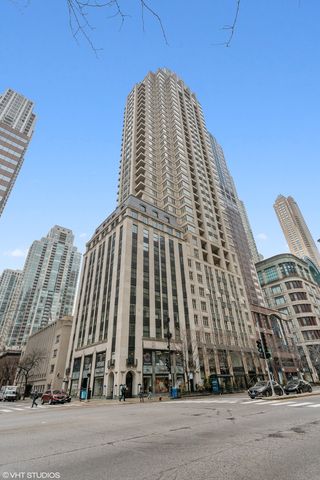 $1,125,000 | 118 East Erie Street, Unit 19C | Magnificent Mile