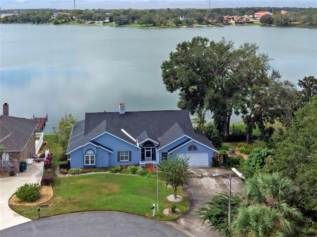 an aerial view of a house with outdoor space and lake view