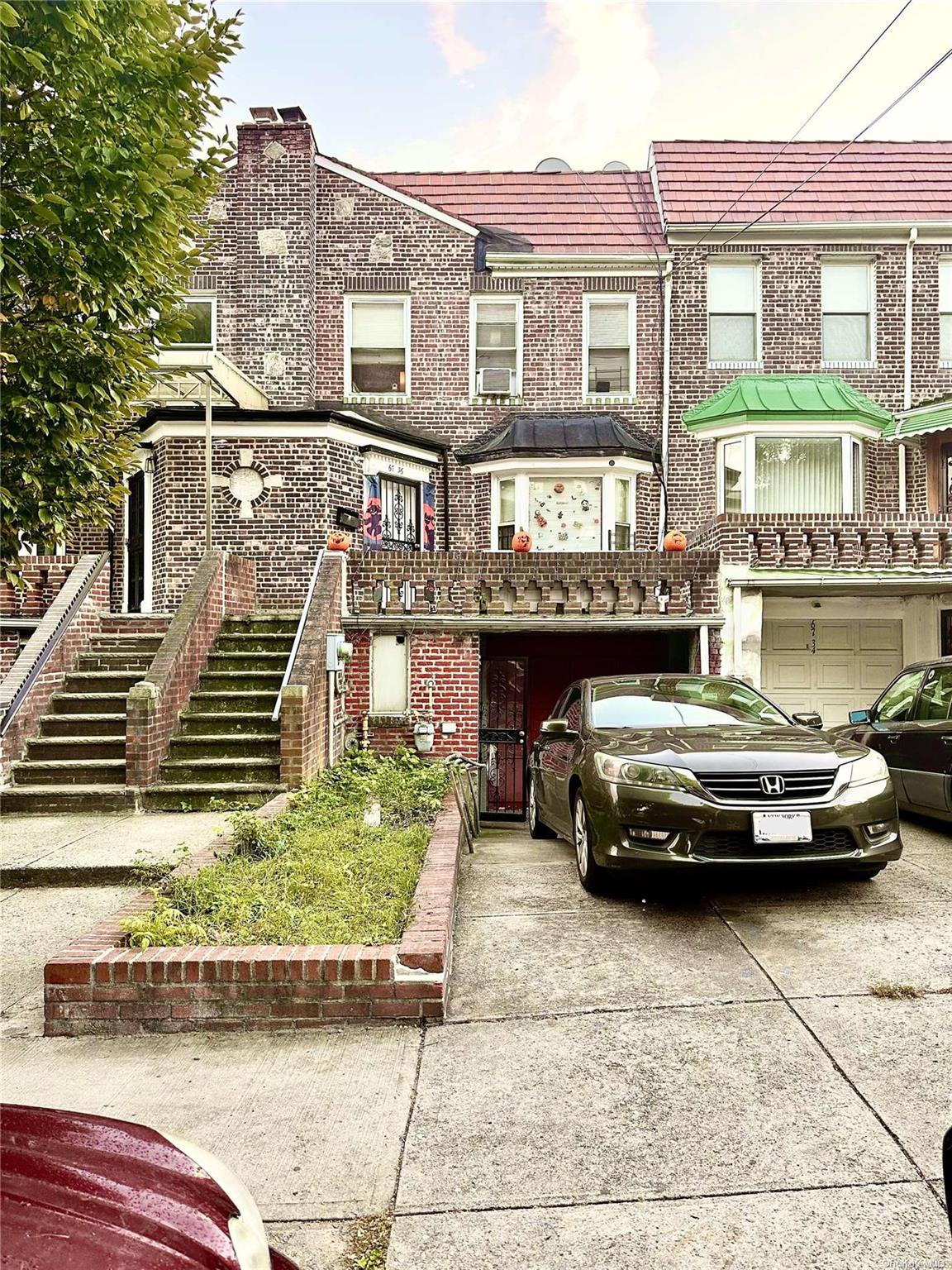 a car parked in front of a building