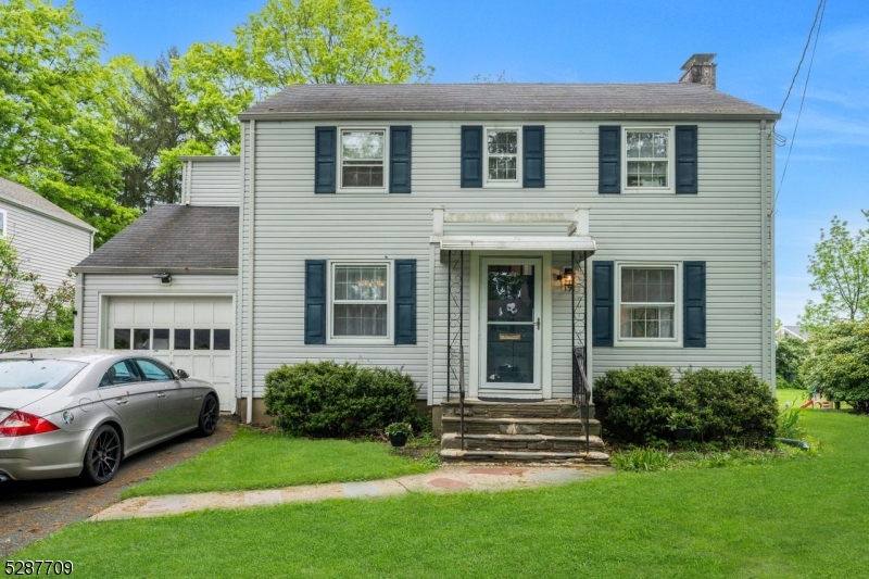 a view of front a house with a yard