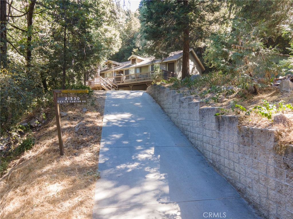 Driveway to house