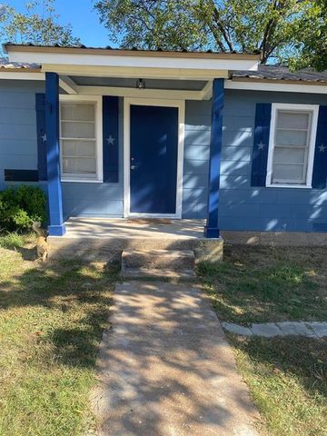 $1,075 | 225 East Reynosa Avenue | De Leon