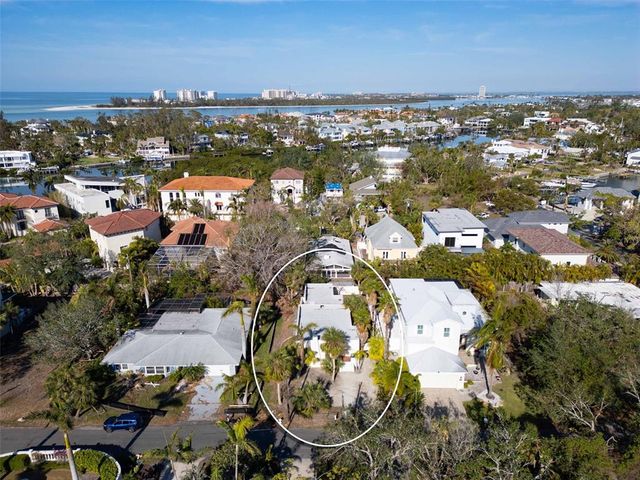 $800,000 | 4189 Roberts Point Circle | Siesta Key