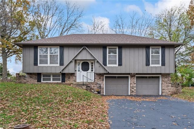 $245,000 | 36 Southeast 240th Road | Warrensburg Township - Johnson County