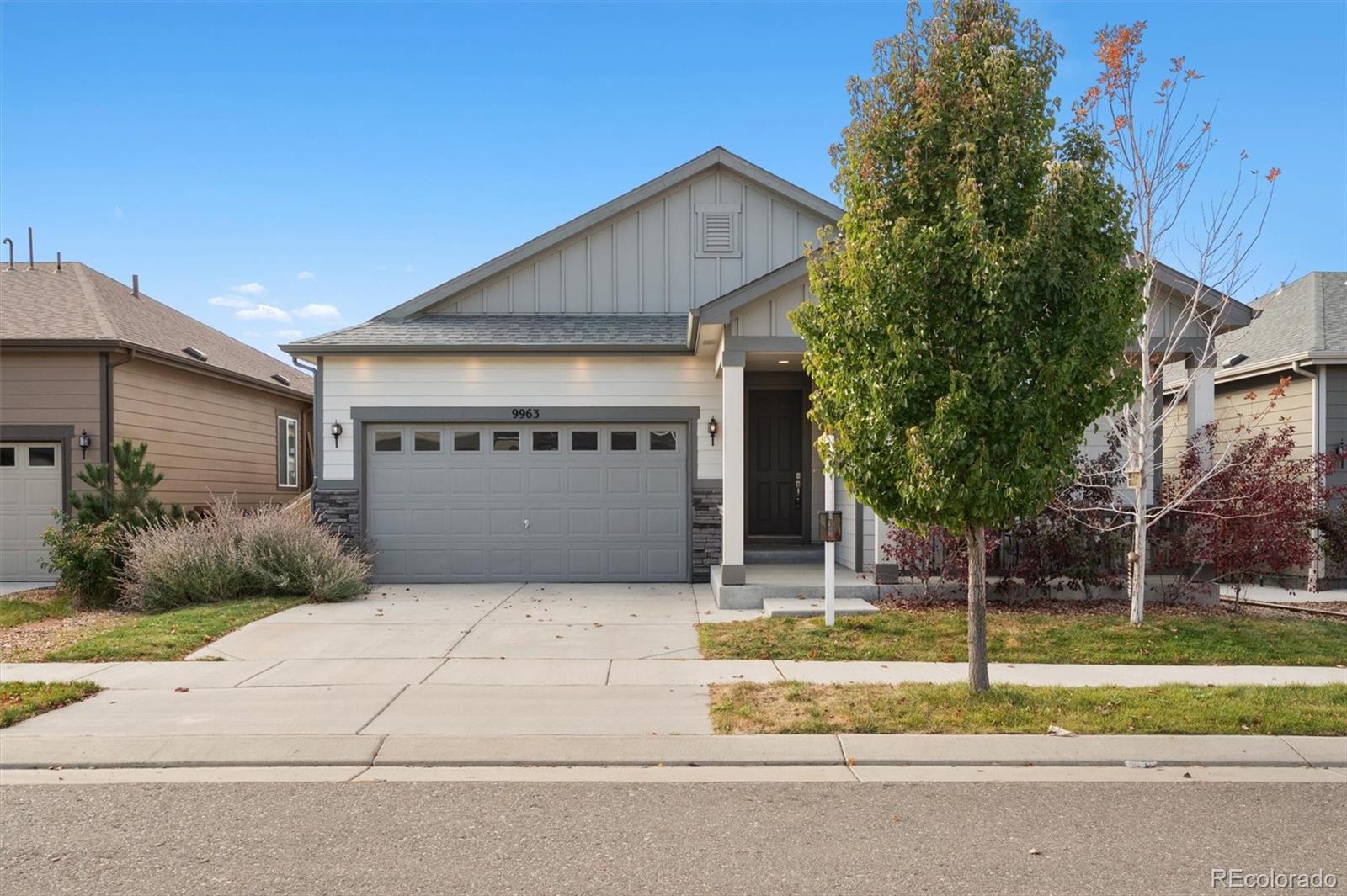 a front view of house with garage and yard