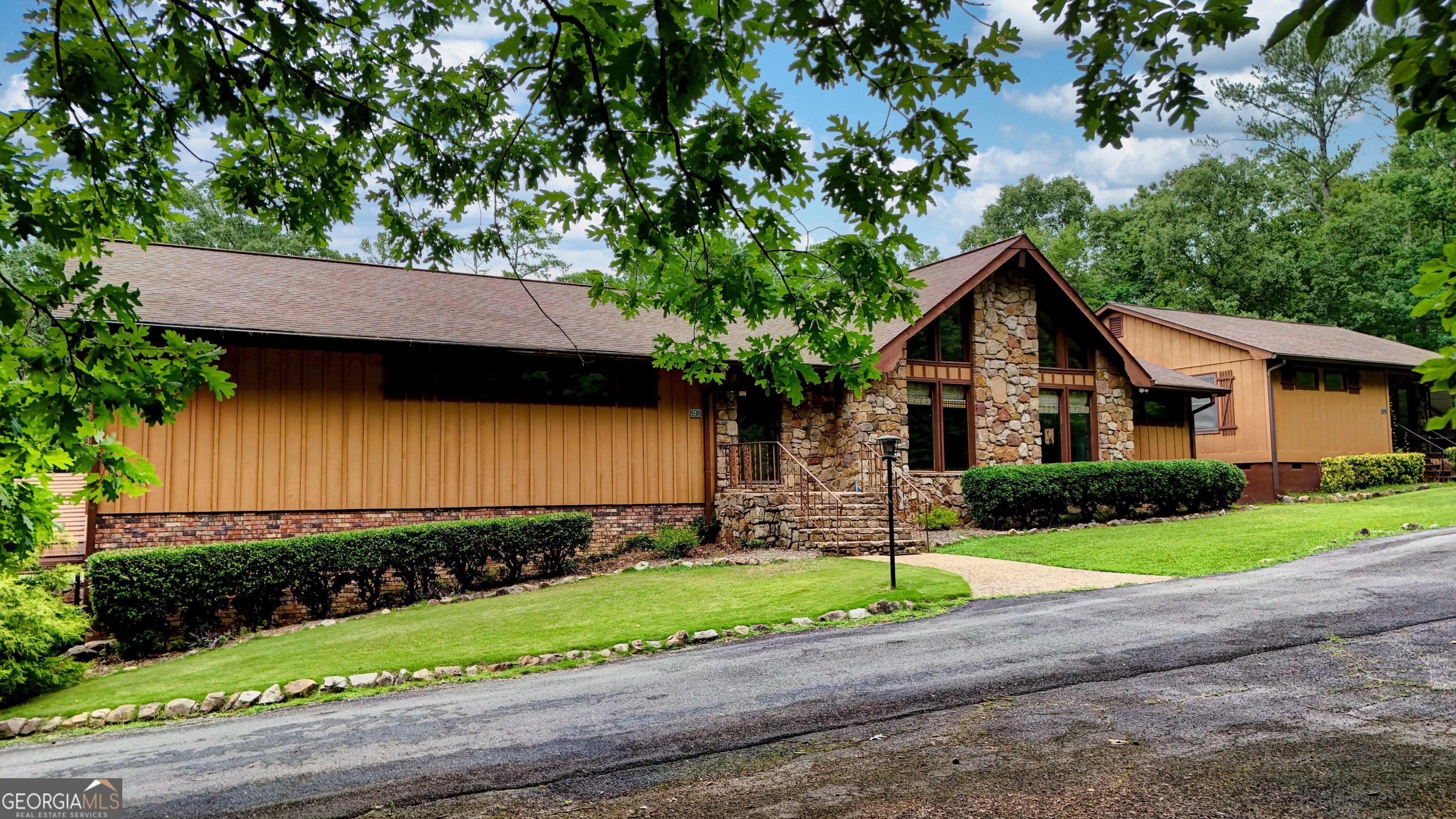 a view of a house with a yard