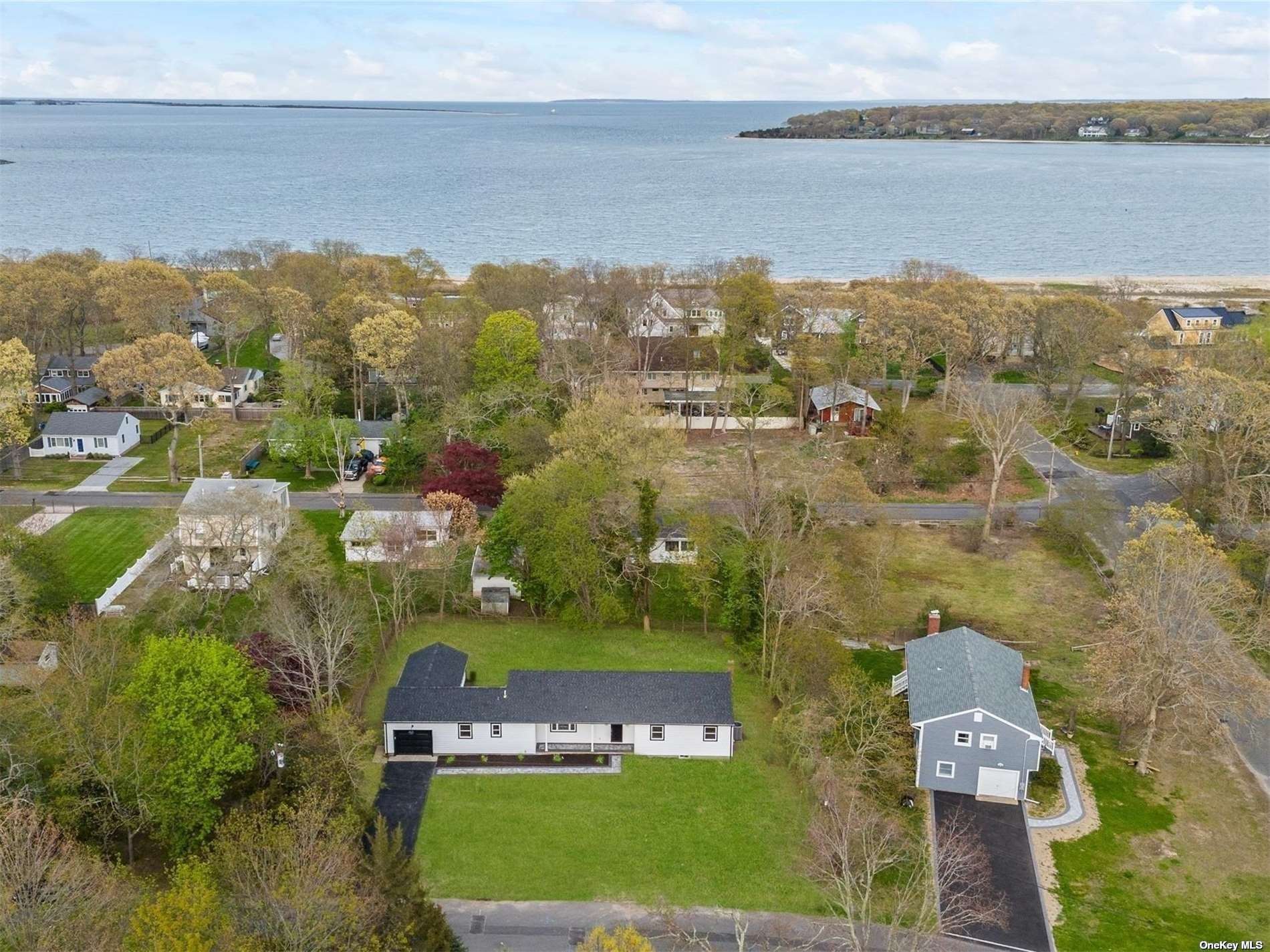 525 Landing Lane, Greenport