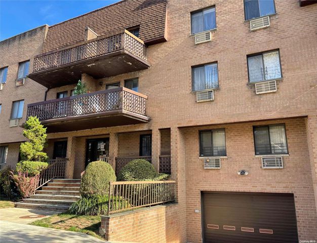 $685,000 | 36-21 193rd Street, Unit 3D | Auburndale