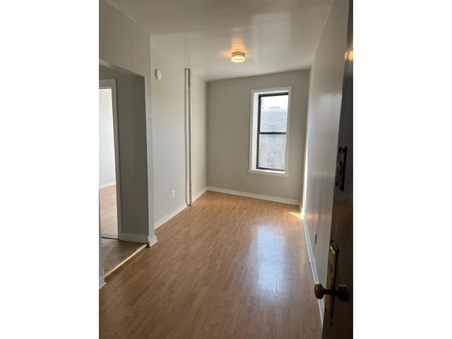 $2,518 | 2408 Cambreleng Avenue, Unit 13 | Belmont