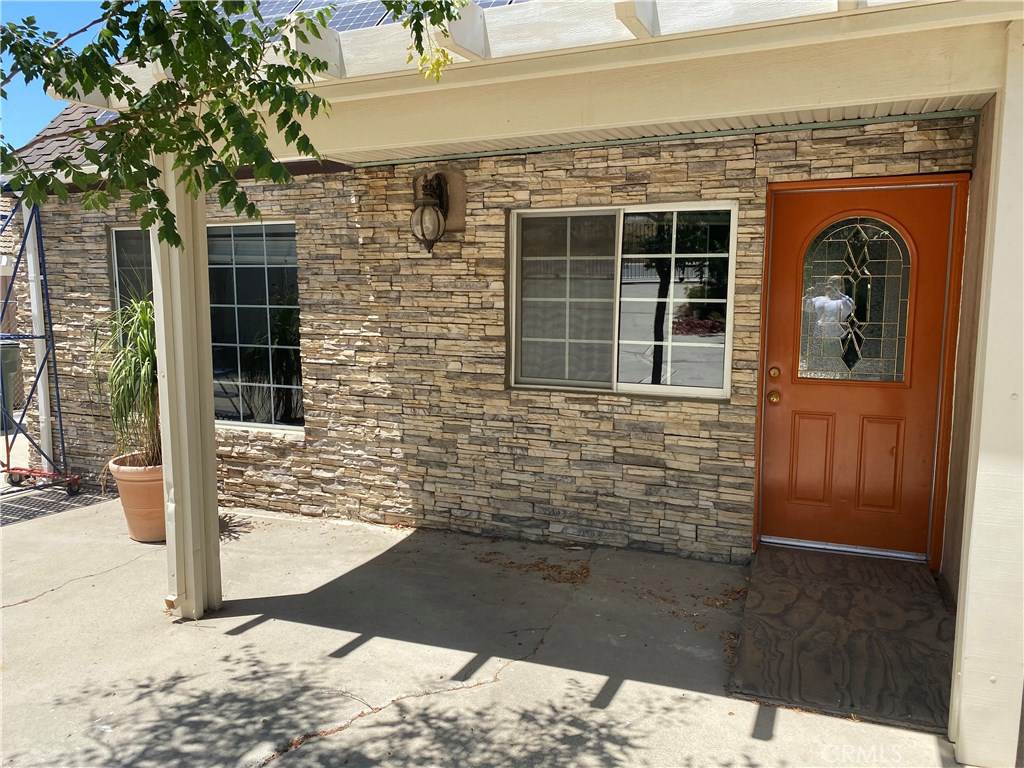 a view of entrance front of the house