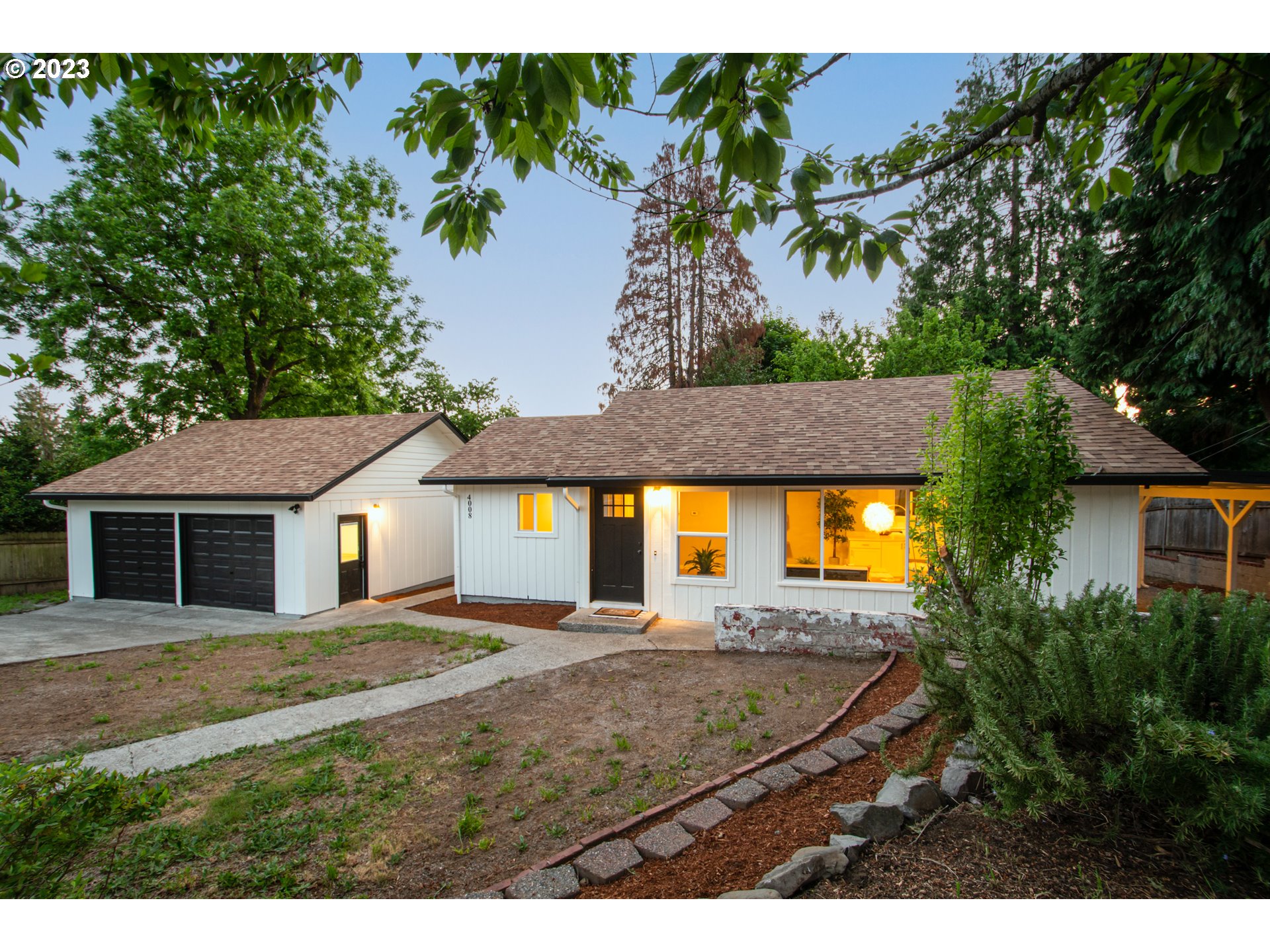 a view of a house with a backyard