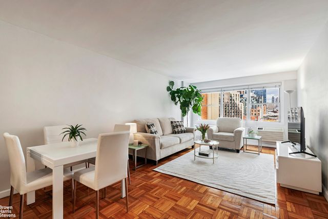 $725,000 | 430 West 34th Street, Unit 5D | Hudson Yards