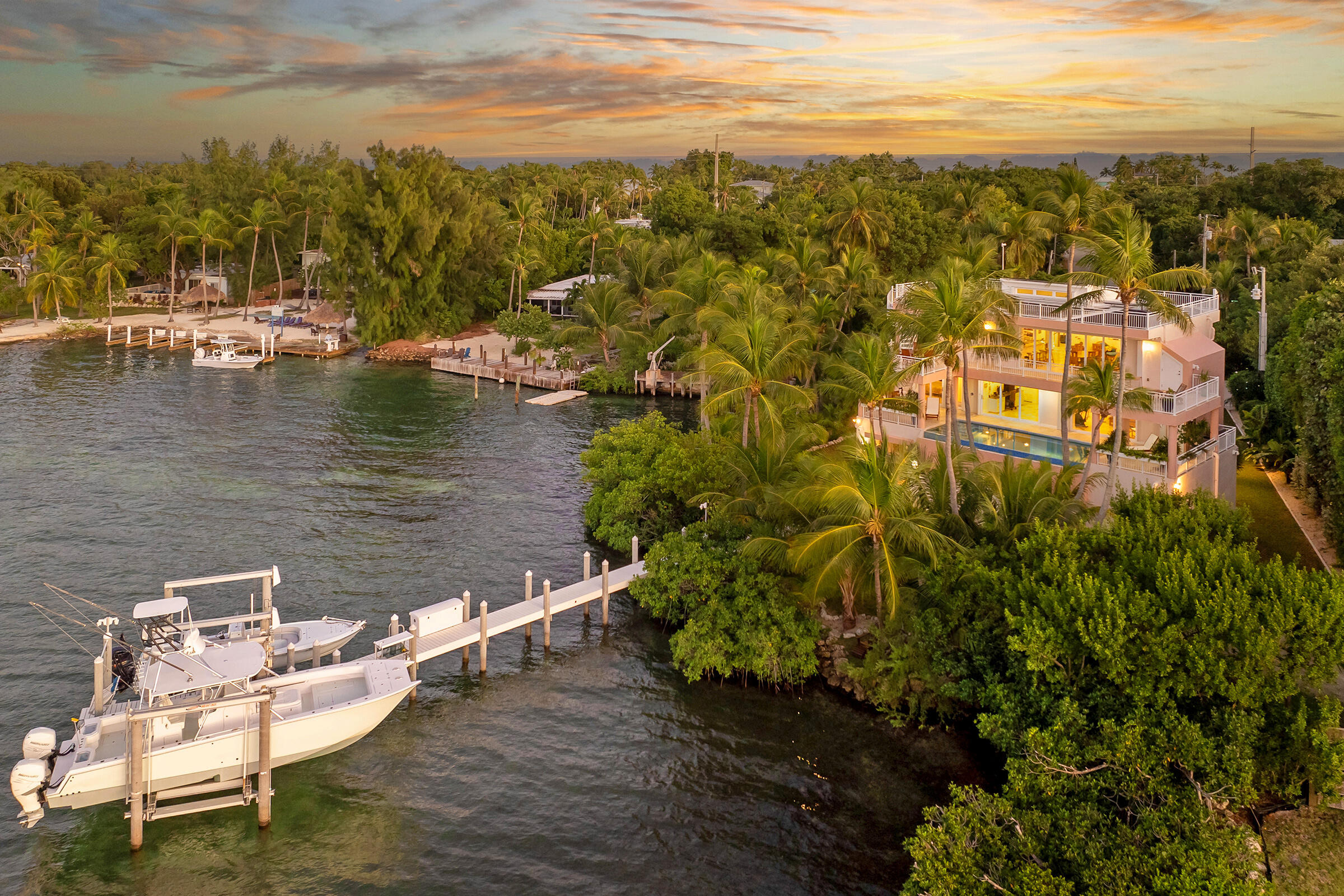 Bayfront Estate with Dockage