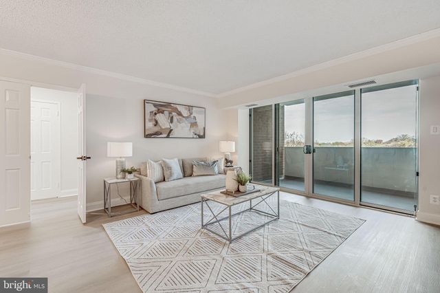 $349,000 | 4601 North Park Avenue, Unit 1012 | The Elizabeth