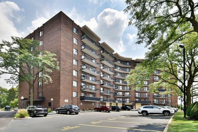 $264,900 | 711 South River Road, Unit 514 | Des Plaines