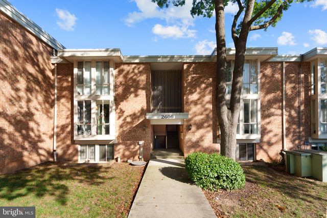 $225,000 | 2606 Indian Drive, Unit 2C | Huntington Club Condominiums