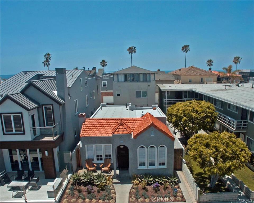 a view of house with outdoor space