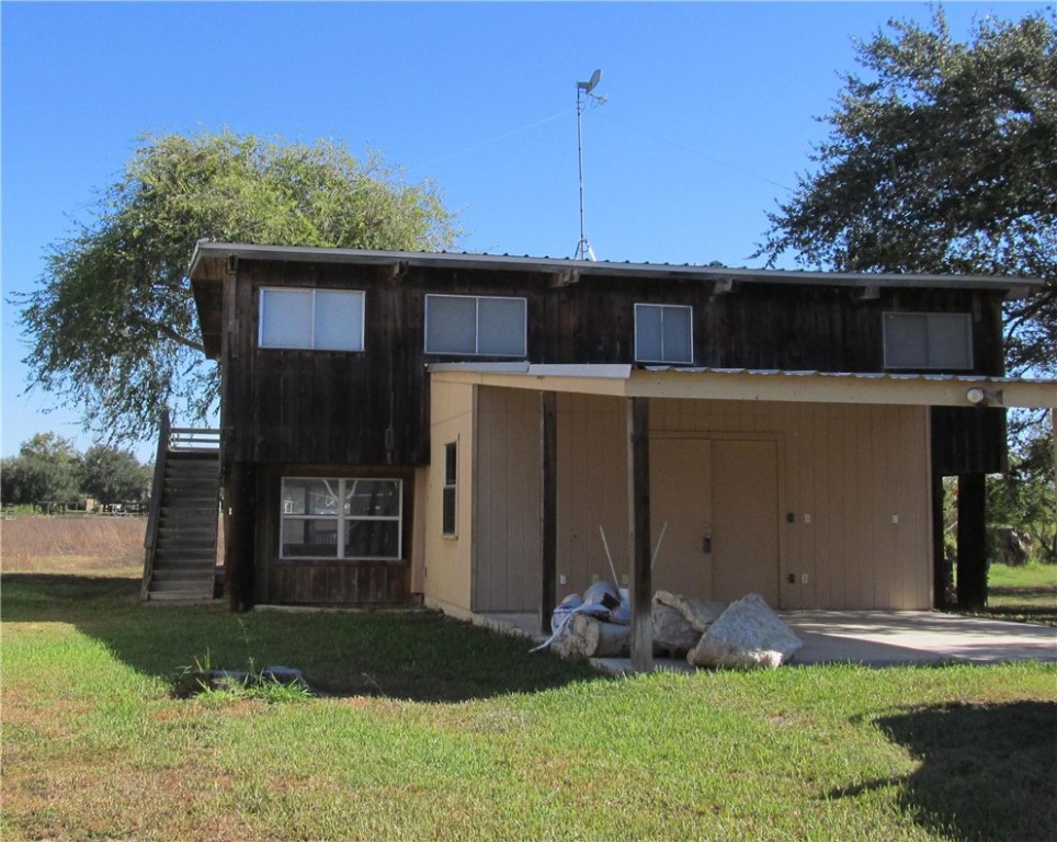 a front view of house with yard