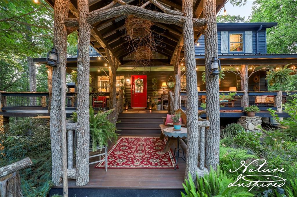 an outdoor space view with lots of green space