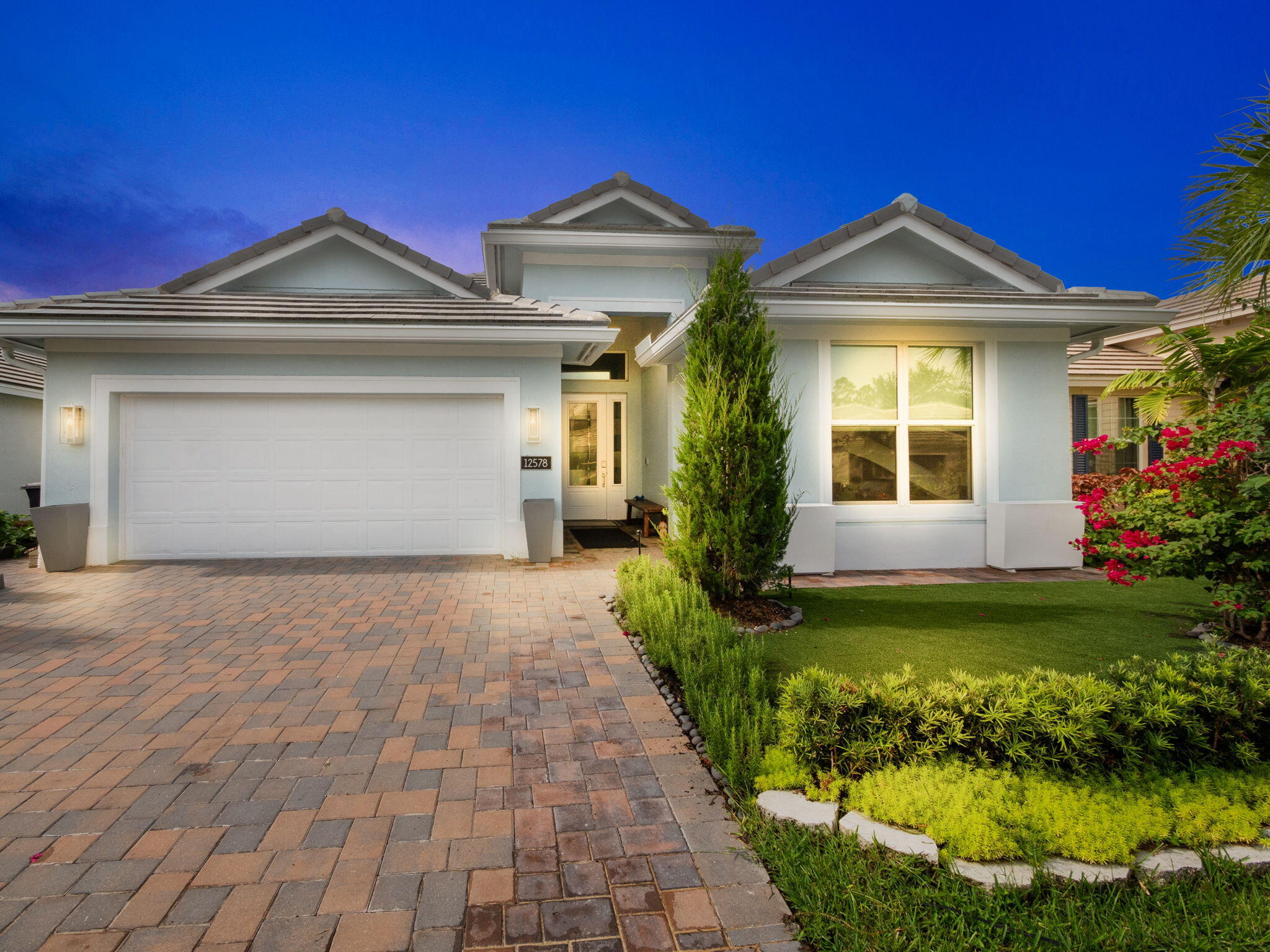 a view of a house with a yard