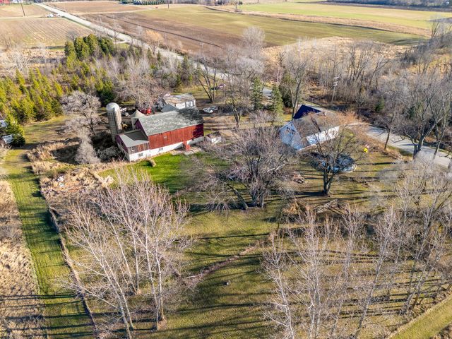 $595,000 | 1996 Cedar Sauk Road | Saukville Town