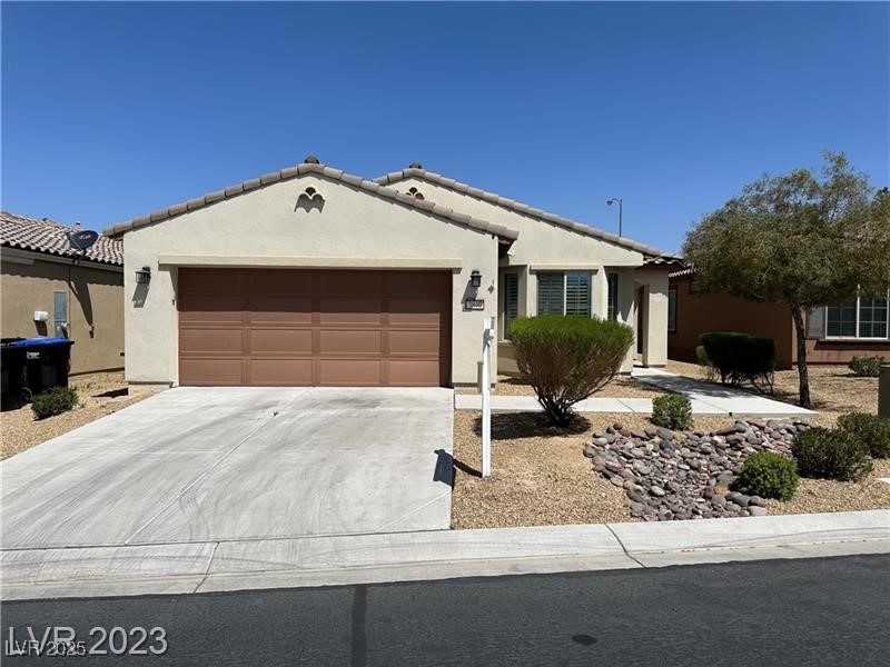 One-story single-family house in 55+ age-restricte