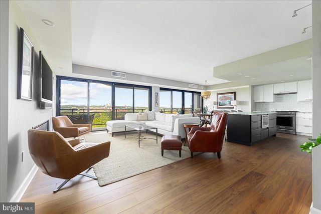 $1,595,000 | 1530 Key Boulevard, Unit 904 | North Rosslyn