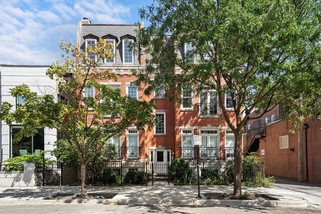 $540,000 | 1617 North Hermitage Avenue, Unit 2N | Wicker Park