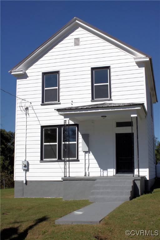 a view of a house with a yard