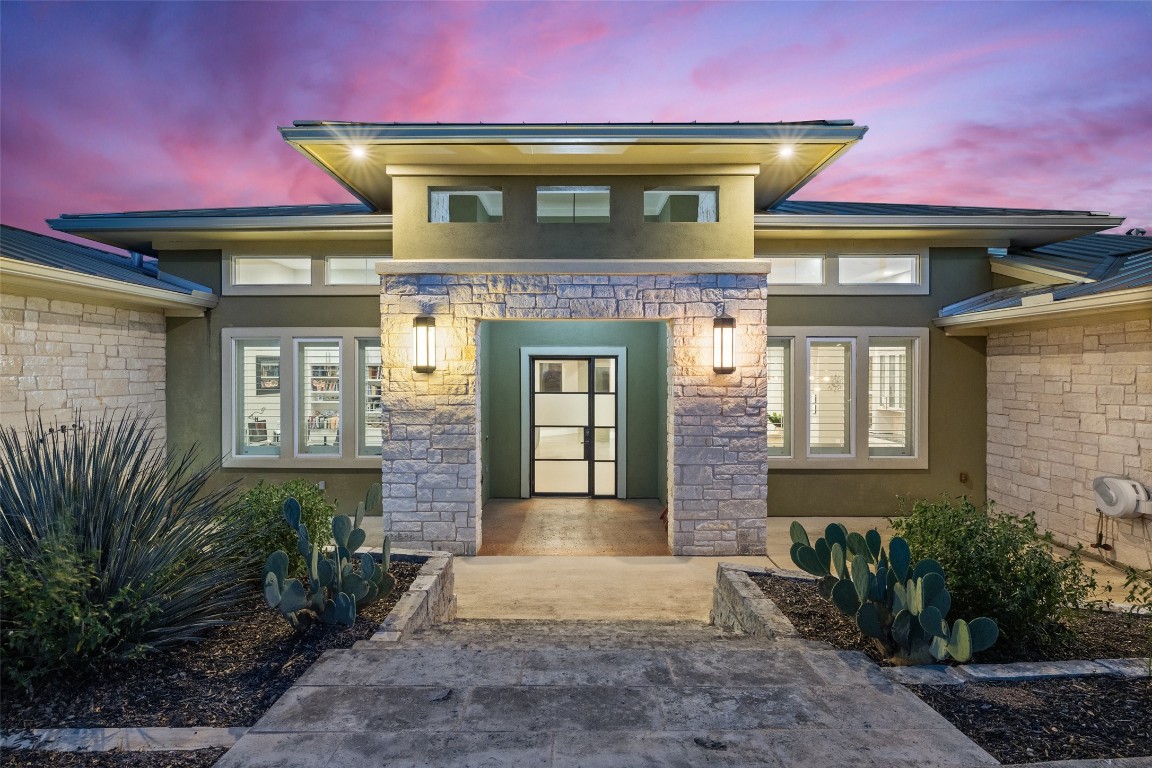 Welcome home to tranquil modern living that is fully wheelchair accessible at one of the highest points in the Lakeway area. An impressive courtyard entry leads you inside to a 4,521+/-sq.ft. floor plan that is ideal for everyday living.