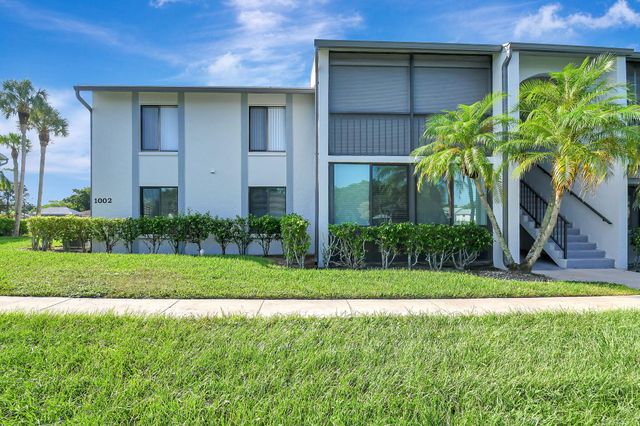 $239,999 | 1002 Green Pine Boulevard, Unit G1 | The Villages of Palm Beach Lakes