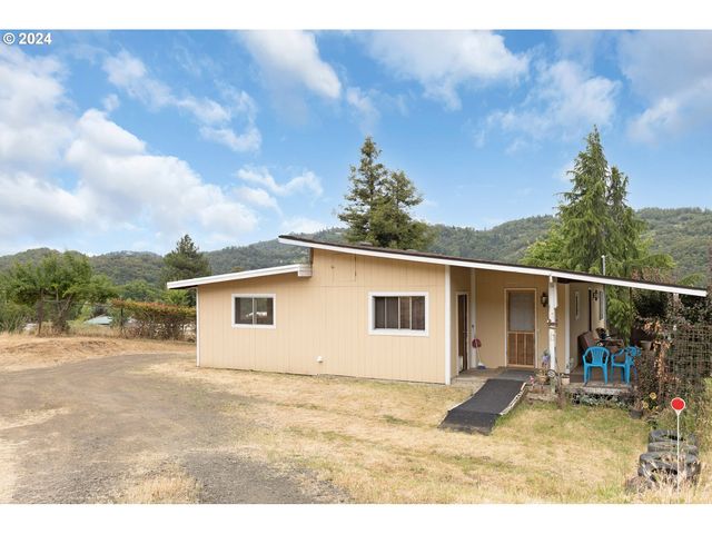 $219,900 | 377 Club Avenue | Roseburg North