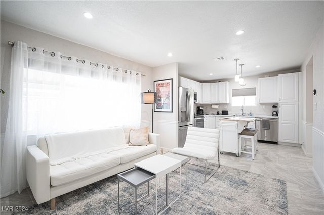 $1,599 | 712 South 3rd Street | Downtown Las Vegas