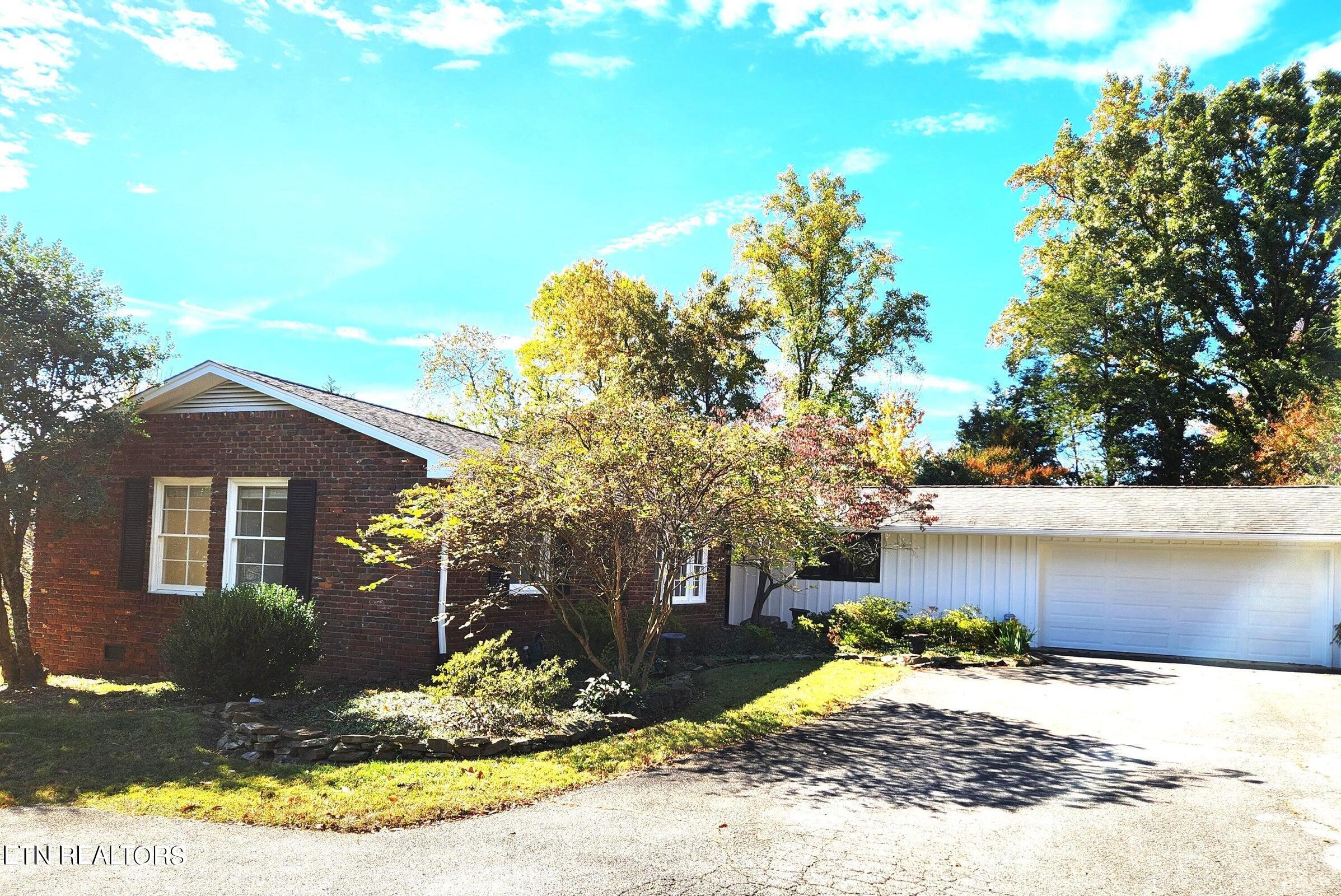 FRONT DRIVEWAY